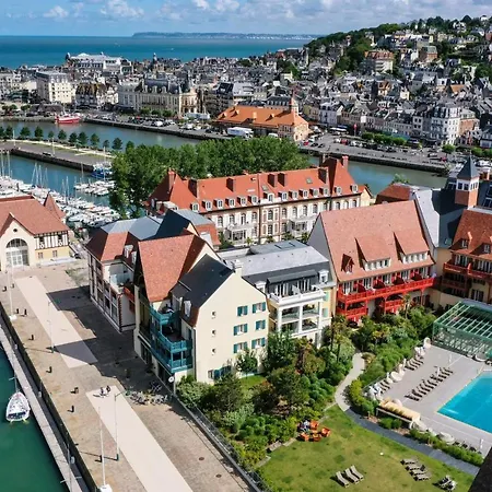Pierre & Premium Presqu'ile De La Touques Apart Otel 5*