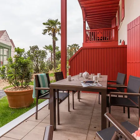 Aparthotel Pierre & Premium Presqu'ile De La Touques 5*