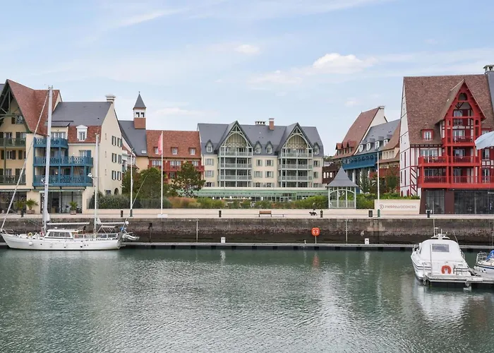 Aparthotel Pierre & Premium Presqu'ile De La Touques 5*