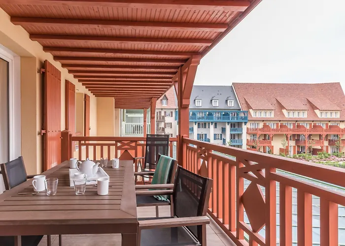 Aparthotel Pierre & Premium Presqu'ile De La Touques 5*